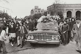 El emotivo y difícil funeral de Pablo Neruda que significó la primera catarsis contra Augusto Pinochet