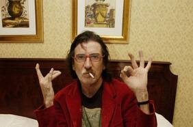 “En tu vida soy un vicio más”: A 20 años de Influencia, el último gran retorno de Charly García