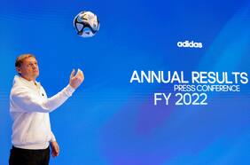 Adidas ganó un 71% menos en 2022 y prevé una disminución de los ingresos