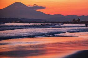 Escalar el Monte Fuji subió de precio: ahora es con reserva y cuesta el doble de yenes