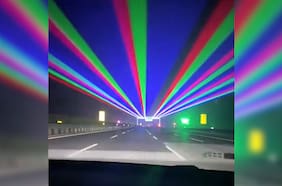 China implementa luces láser en una carretera para evitar que los conductores se queden dormidos al volante