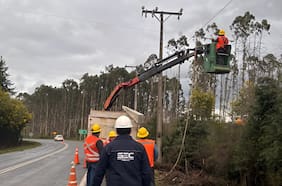 SEC formula cargos contra empresas eléctricas de La Araucanía por presuntos incumplimientos tras cortes de luz que afectaron a más de 215 mil clientes