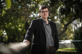 Javier Cercas: “Es bueno que la izquierda no pretenda descubrir el Mediterráneo cada vez que llega al poder”