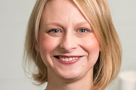 Andrea Guzman, experta comunicación humano-máquina: ¿Deberíamos temerle a la Inteligencia Artificial y los robots?