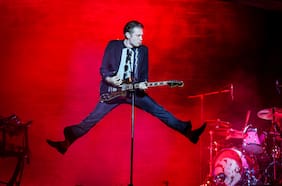 Ya son de la casa: Franz Ferdinand encanta al público chileno al cierre de Fauna Primavera