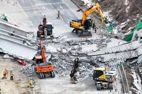 El impactante registro del derrumbe de un puente en Corea del Sur