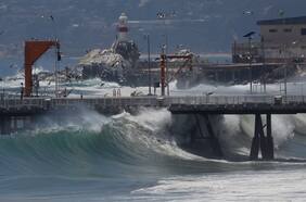 Emiten aviso de marejadas desde Corral hasta Los Vilos y Juan Fernández