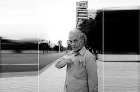 “Él tenía un cierto pudor con el amor”: Parra, o el antipoeta enamorado