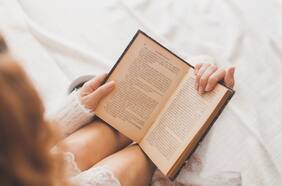 Mujeres que realizan labores domésticas no remuneradas dedican tres horas semanales a la lectura y leen alrededor de ocho libros al año