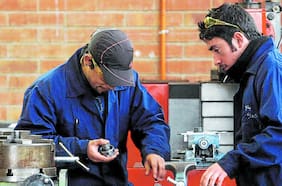 Subsidio al empleo será por al menos 6 meses y costaría hasta US$2.500 millones al Fisco