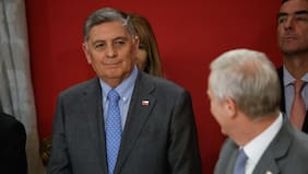 Kast cuestiona cifras de la Casen, desata críticas opositoras y biministro Alvarado sale a matizar sus dichos