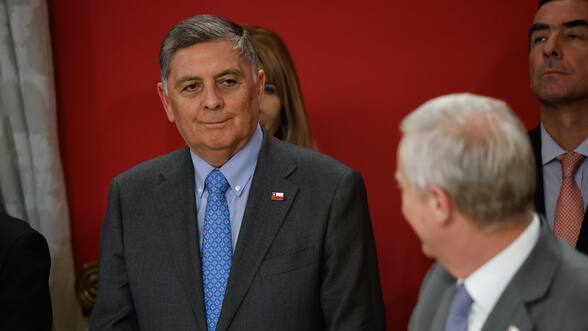 Kast cuestiona cifras de la Casen, desata críticas opositoras y biministro Alvarado sale a matizar sus dichos
