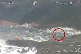 Así fue el rescate de uno de los pescadores desaparecidos tras naufragio en Magallanes