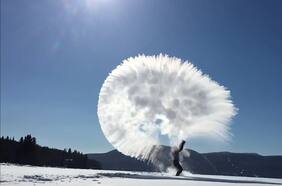 ¿El agua caliente se congela antes que la fría? Así funciona el efecto Mpemba