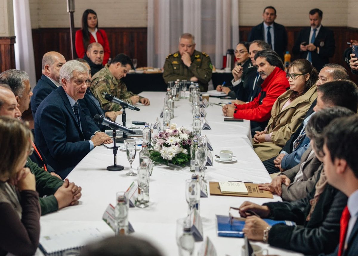 Kast se reúne con "víctimas de terrorismo" en La Araucanía y promete impulsar iniciativas para saldar "deuda que Chile tiene" con ellos