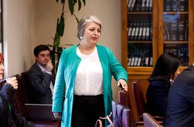 Ministra Jara reitera que retiro de fondos no tiene respaldo del gobierno y resalta efectos económicos