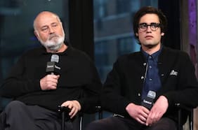 Medio revela que hijo del cineasta Rob Reiner tuvo una fuerte discusión con sus padres un día antes de asesinarlos