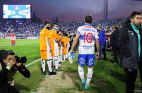 Trofeos, regalos y videos personalizados: los homenajes que realizará la UC en la despedida de Fuenzalida, Aued y Lanaro