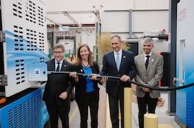 Walmart Chile y Copec inauguran primera hidrolinera para camiones de alto tonelaje