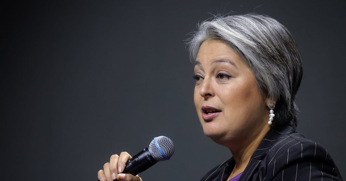 Jara redefine su campaña: ¿Estrategia de distancia o señal de debilidad?