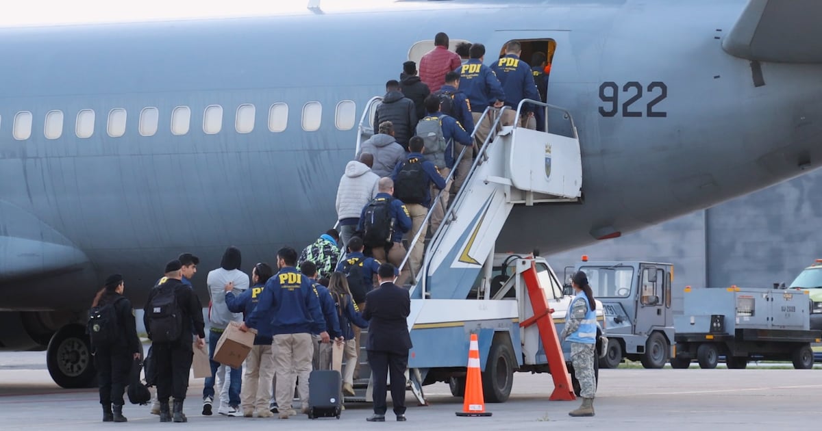 Kast Cumple Promesa: Primer Vuelo de Expulsiones Inmigratorias
