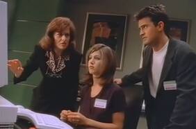 El particular video en el que Matthew Perry y Jennifer Aniston enseñan a usar Microsoft Windows 95