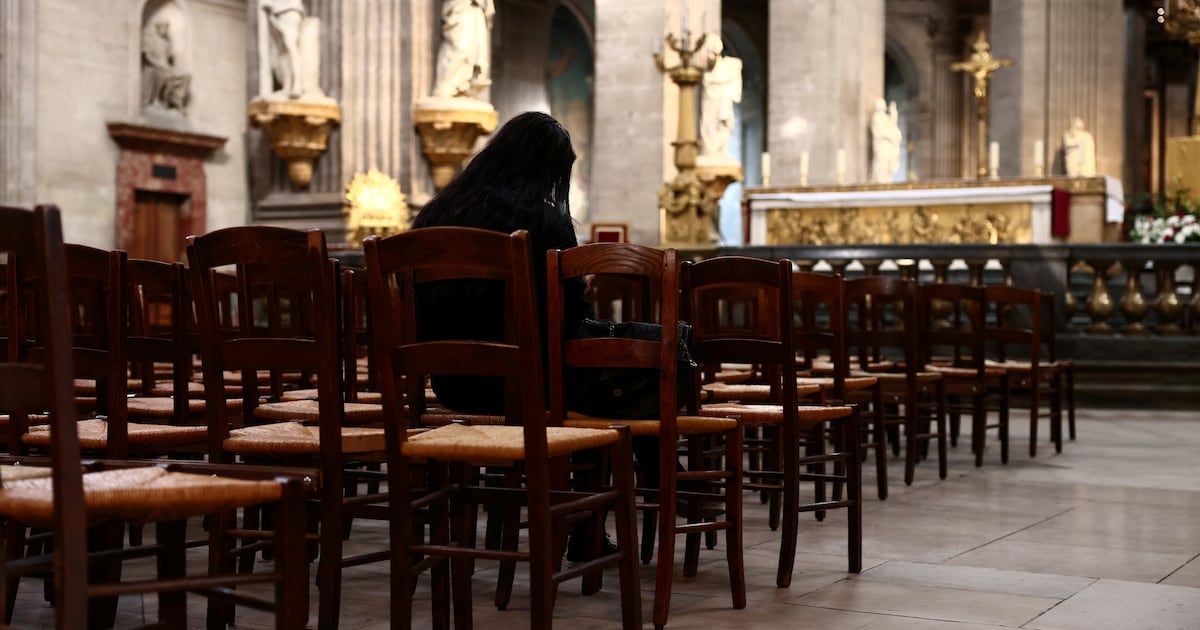 El auge inesperado de los bautizos adultos en Francia: un fenómeno que desafía la secularización