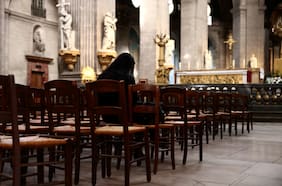 Las razones tras el boom de los bautizos católicos en Francia