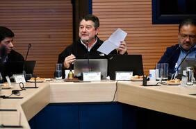 “Financié mi campaña con créditos que rendí al Servel”: Orrego se defiende en Consejo Regional ante embestida para destituirlo