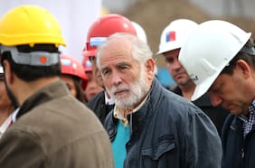 Las astillas de los líos de platas: ministro Montes enfrenta revuelta interna que llegó a oídos de Boric