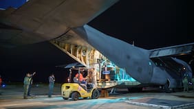 FACH mantiene puente aéreo humanitario en Bolivia con traslado de 10 toneladas de alimentos a La Paz