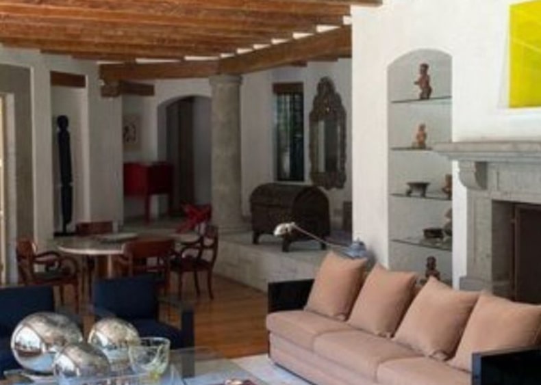 Miguel Bosé: cómo es el exclusivo Rancho San Francisco - La Tercera