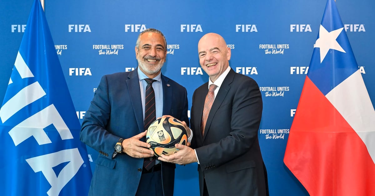 Almuerzo en una viña y cara a cara con los presidentes de los clubes: la agenda de Infantino en su visita exprés a Chile