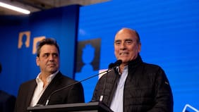 Milei reordena su equipo de gobierno: renuncian el jefe de Gabinete y el ministro del Interior de Argentina