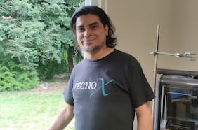 Científico chileno crea paisajes en un chip para estudiar cómo las bacterias colonizan los ecosistemas