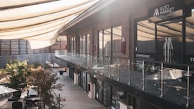 La brecha de los strip centers en la capital: Puente Alto tiene 26 veces menos mt2 por habitante que Lo Barnechea