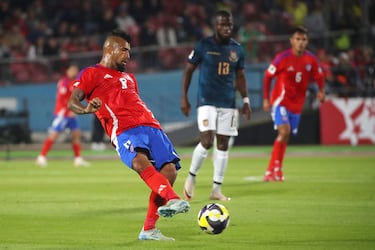Arturo Vidal es el capitán de Chile. ante Ecuador.