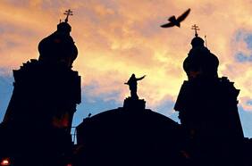 Iglesia belga enfrenta nuevamente acusaciones de robo de 30.000 bebés