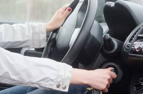 ¿Se debe calentar el auto antes de salir?