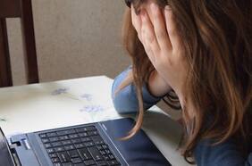 A medida que los niños pasan más tiempo en línea, los depredadores los siguen