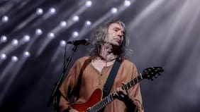 Muere a los 63 años Robe Iniesta, líder del grupo Extremoduro y nombre esencial de la música española