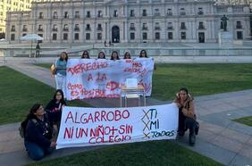 Apoderados de varias regiones piden a Boric solucionar la falta de matrículas en colegios: “El Estado les ha fallado a nuestros hijos”