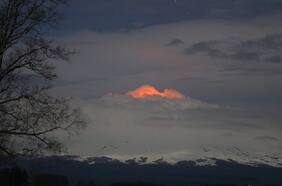 Continúan evacuaciones en cercanías del volcán Villarica tras mantención de alerta naranja