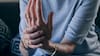 Por qué el dolor de la artritis reumatoide persiste pese a conseguir bajar la inflamación, según estudios