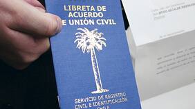 Acuerdos de Unión Civil le ganan terreno al matrimonio: en 10 años se duplican en cantidad y proporción