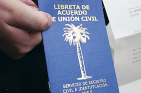 Acuerdos de Unión Civil le ganan terreno al matrimonio: en 10 años se duplican en cantidad y proporción