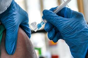 Ministro Paris indica que inoculación contra el Covid para niños entre 3 y 11 años podría partir en septiembre