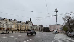 Hombre armado que mató a civiles y tomó rehenes en un supermercado en Kiev fue abatido por la policía