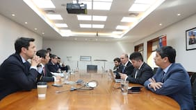 Tras cita con representantes de aplicaciones y sindicatos: De Grange compromete que “en 2 o 3 meses” estará publicado reglamento de “Ley Uber”