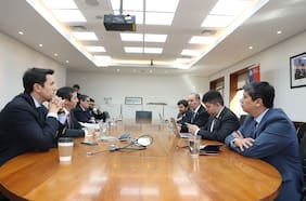 Tras cita con representantes de aplicaciones y sindicatos: De Grange compromete que “en 2 o 3 meses” estará publicado reglamento de “Ley Uber”